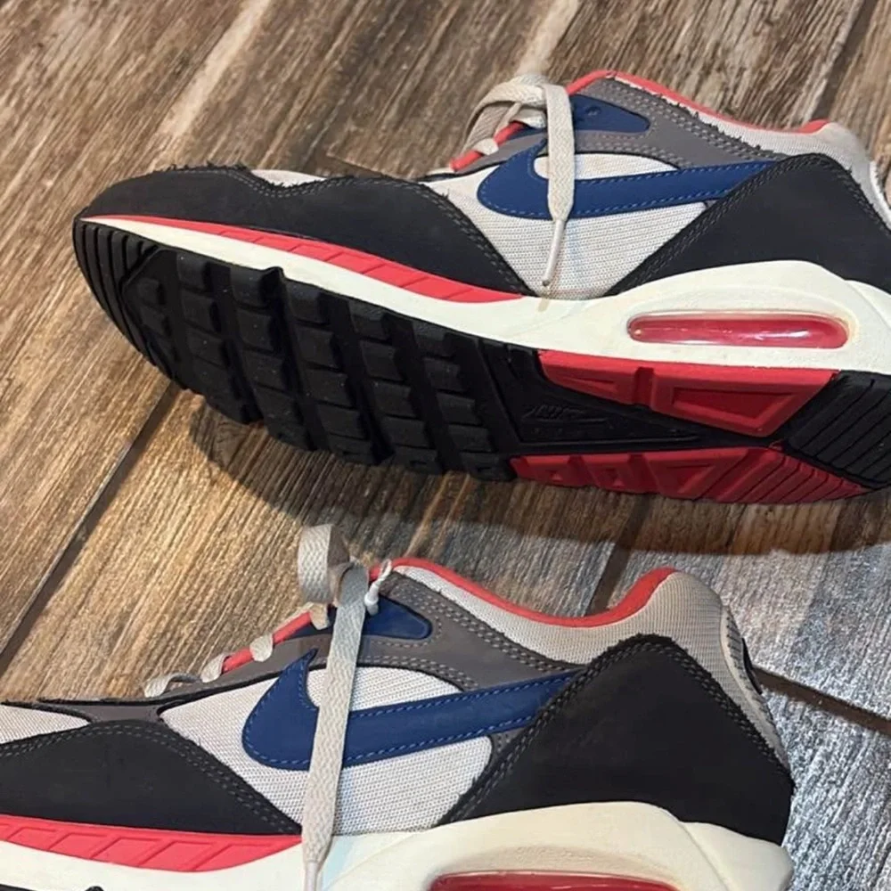 Nike Sneakers with Red and Blue Highlights Size 11 - Picture 4 of 5